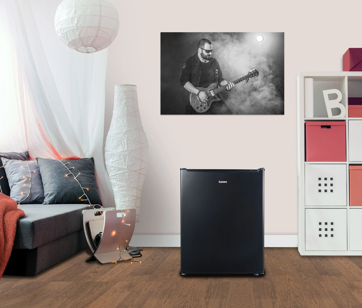 Black 2.7 Cu ft Single Door Mini Fridge K331